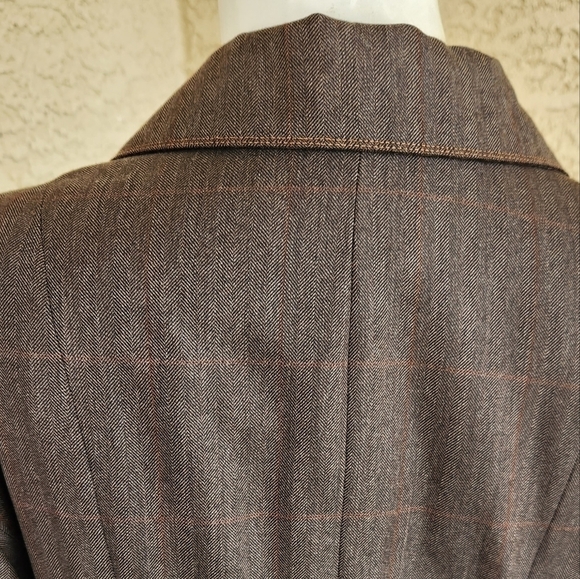 🥰🥰🥰🥰VINTAGE CHANEL  BLAZERS 🤪🤪LOTS OF CC BUTTONS😛😛 - Picture 6 of 16